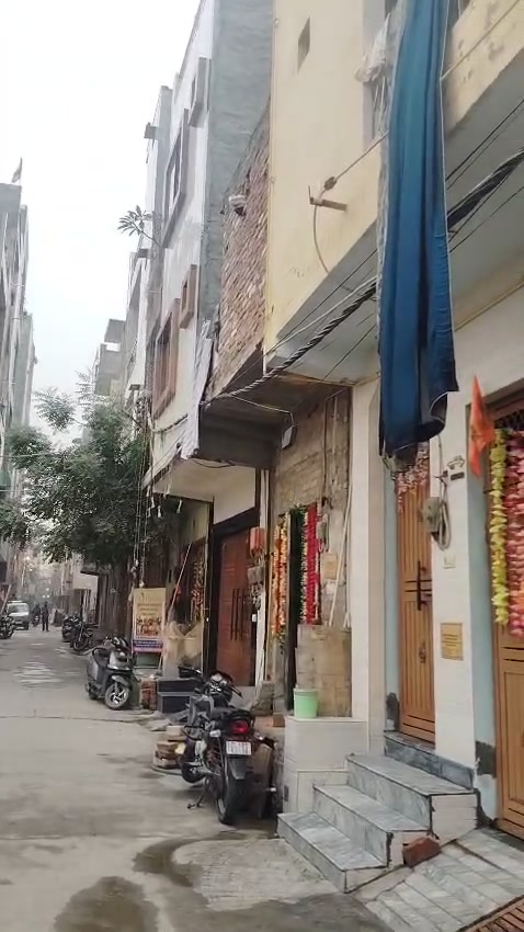 Plot For Sale  In Plot C With 2 Room Set  In Vikaspuri